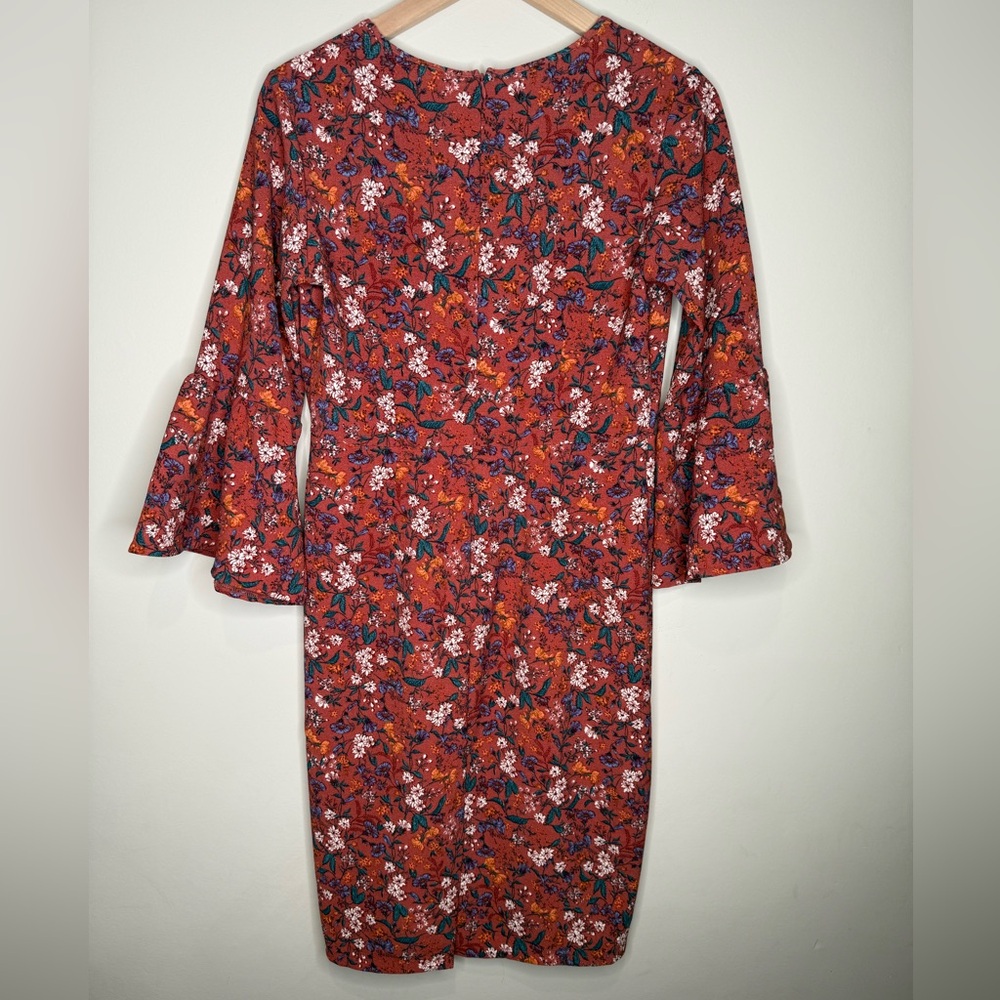 NEW Boutique Gilli Rust Floral Sheath Dress Bell‎ Sleeve V- Neck Mini Medium - Picture 6 of 12